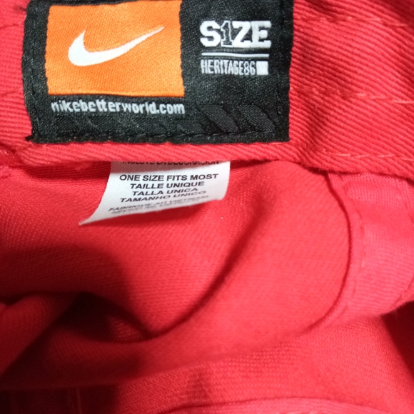 Nike hat with strap back - Picture 4 of 4